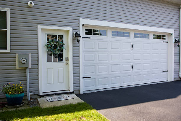 24/7 Emergency Garage Door Panel Replacement experts in Clear Lake, WA